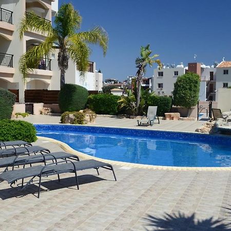 Sun Island Apartments 파포스 외부 사진