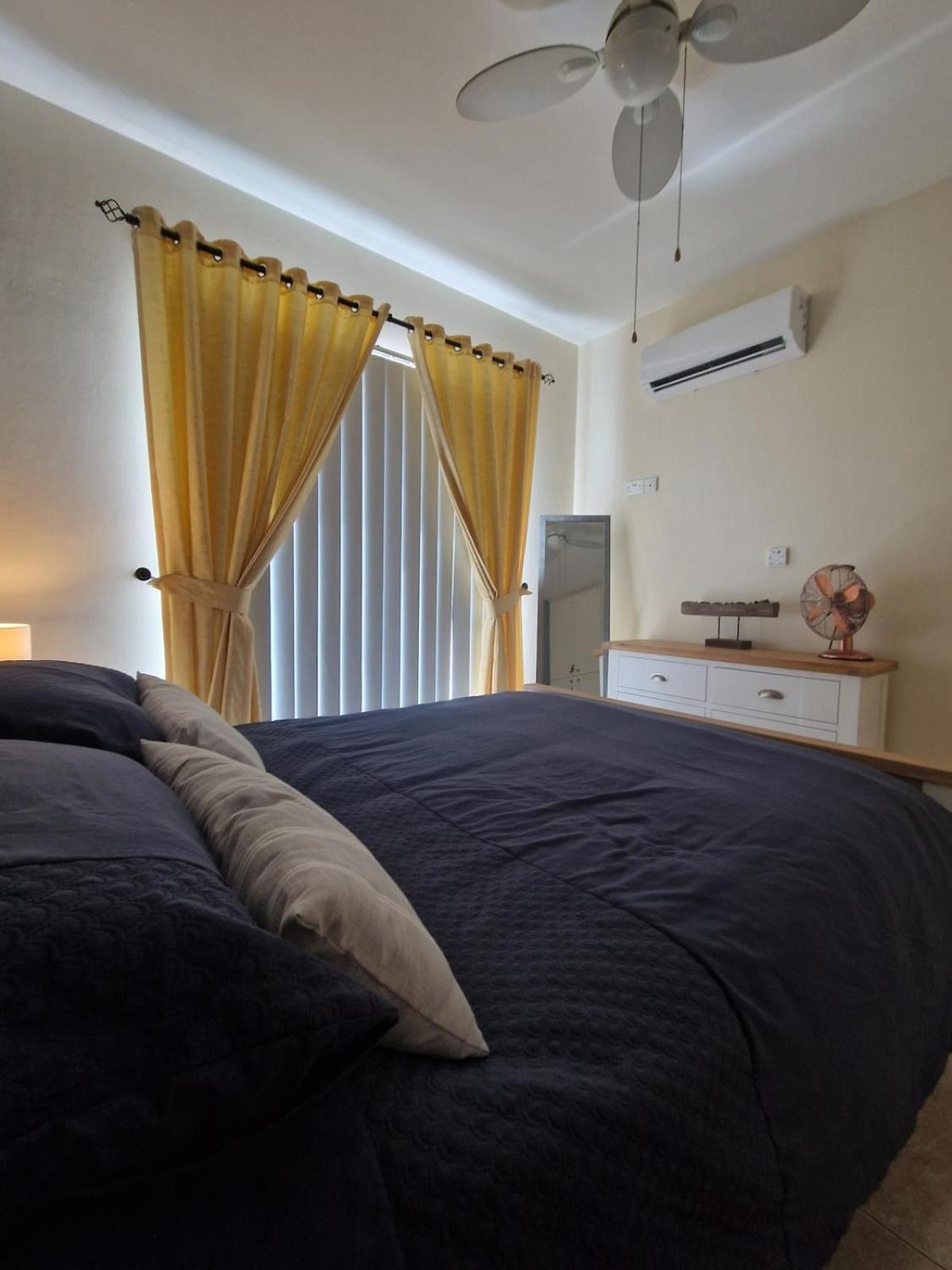 Sun Island Apartments 파포스 외부 사진